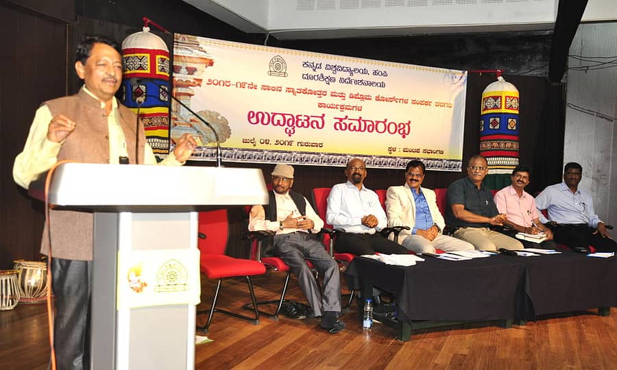 ಕಾರ್ಯಕ್ರಮದಲ್ಲಿ ಹಿರಿಯ ಪತ್ರಕರ್ತ ಈಶ್ವರ ದೈತೋಟ ಮಾತನಾಡಿದರು–ಪ್ರಜಾವಾಣಿ ಚಿತ್ರ