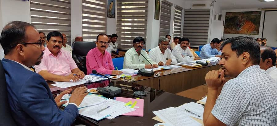 ಶಿವಮೊಗ್ಗ ಜಿಲ್ಲಾಧಿಕಾರಿ ಸಭಾಂಗಣದಲ್ಲಿ ಗುರುವಾರ ನಡೆದ ಜಿಲ್ಲಾಮಟ್ಟದ ಏಕಗವಾಕ್ಷಿ ಸಮಿತಿ ಸಭೆಯಲ್ಲಿ ಜಿಲ್ಲಾಧಿಕಾರಿ ಕೆ.ಎ.ದಯಾನಂದ ಮಾತನಾಡಿದರು.