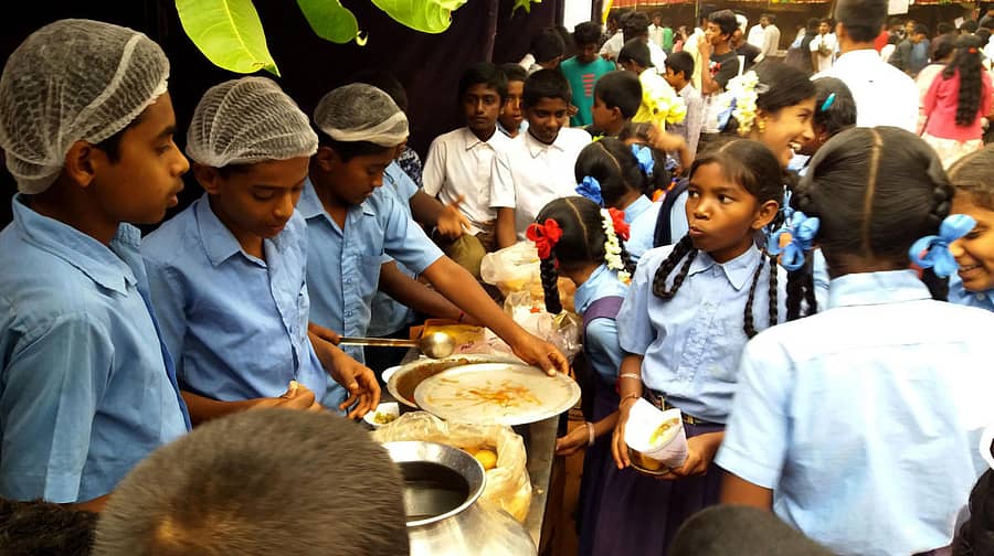 ವಿಜಯಪುರದ ಸರ್ಕಾರಿ ಪದವಿ ಪೂರ್ವ ಕಾಲೇಜಿನಲ್ಲಿ ಆಯೋಜಿಸಿದ್ದ ಮೆಟ್ರಿಕ್ ಮೇಳದಲ್ಲಿ ಮಕ್ಕಳು ವ್ಯಾಪಾರದಲ್ಲಿ ತೊಡಗಿದ್ದರು