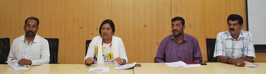 ಶುಕ್ರವಾರ ಪತ್ರಿಕಾಗೋಷ್ಠಿಯಲ್ಲಿ ನಗರಸಭೆ ಆಯುಕ್ತೆ ಶುಭಾ ಮಾತನಾಡಿದರು. ಅಧಿಕಾರಿಗಳು ಜೊತೆಗಿದ್ದರು