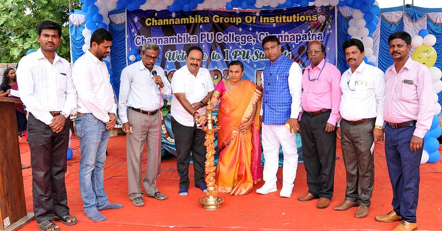 ಚನ್ನಪಟ್ಟಣದ ಚನ್ನಾಂಬಿಕ ಸಮೂಹ ಶಿಕ್ಷಣ ಸಂಸ್ಥೆಗಳ ಕ್ರೀಡಾ ಮತ್ತು ಸಾಂಸ್ಕೃತಿಕ ಚಟುವಟಿಕೆ ಕಾರ್ಯಕ್ರಮವನ್ನು ರಾಂಪುರ ರಾಜಣ್ಣ ಉದ್ಘಾಟಿಸಿದರು