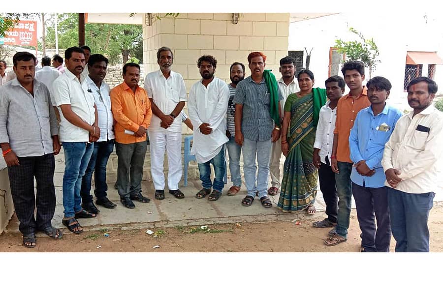 ಯಾದಗಿರಿಯ ಶಾಸಕರ ಕಾರ್ಯಾಲಯದಲ್ಲಿ ವಿವಿಧ ಸಂಘಟನೆಗಳ ಮುಖಂಡರೊಂದಿಗೆ ಬಂದ್ ಬಗ್ಗೆ ಶಾಸಕ ವೆಂಕಟರೆಡ್ಡಿ ಮುದ್ನಾಳ ಚರ್ಚಿಸಿದರು