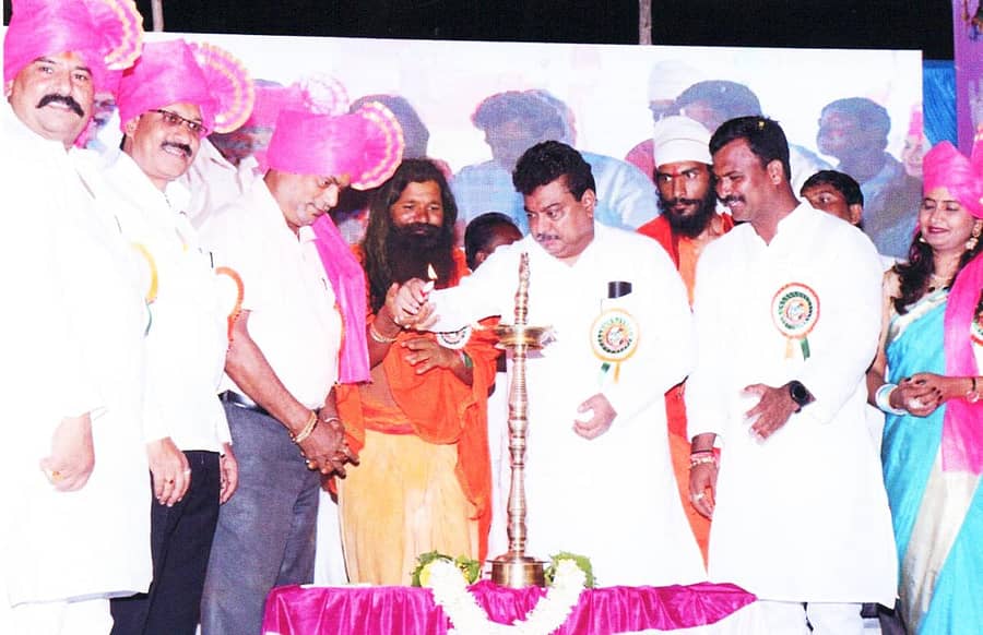 ತಿಕೋಟಾ ತಾಲ್ಲೂಕು ತೊರವಿ ತಾಂಡಾದಲ್ಲಿ ಈಚೆಗೆ ನಡೆದ ಕಾಳಿಕಾದೇವಿ ಜಾತ್ರಾ ಮಹೋತ್ಸವವನ್ನು ಗೃಹ ಸಚಿವ ಎಂ.ಬಿ.ಪಾಟೀಲ ಉದ್ಘಾಟಿಸಿದರು