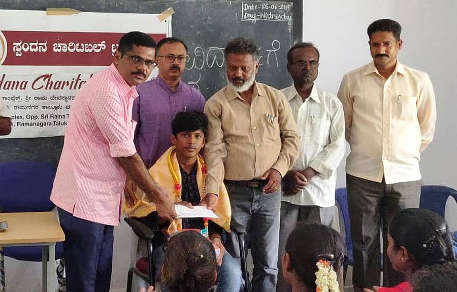 ಕನಕ‍ಪುರ ಎಕ್ಸ್‌ ಮುನಿಷಿಪಲ್‌ ಕಾಲೇಜಿನಲ್ಲಿ ಏರ್ಪಡಿಸಿದ್ದ ಸಮಾರಂಭದಲ್ಲಿ ಸೂರ್ಯಕುಮಾರ್‌ ಅವರನ್ನು ಅಭಿನಂದಿಸಲಾಯಿತು