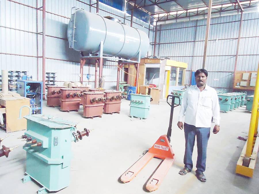 ಸಿಂದಗಿಯ ಮೇಘಾ ಪವರ್ ಕಂಟ್ರೋಲ್ ಕಾರ್ಖಾನೆಯಲ್ಲಿ ಮಾಲೀಕ ಗುರಣ್ಣ ಹುಣಚ್ಯಾಳ