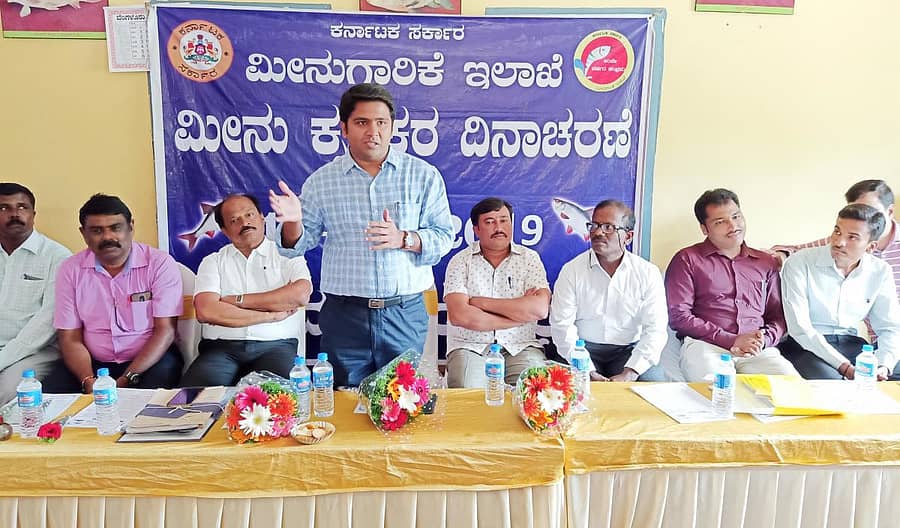 ಮೀನು ಕೃಷಿಕರ ದಿನಾಚರಣೆಯಲ್ಲಿ ಜಿ.ಪಂ. ಸಿಇಒ ಮುಲ್ಲೈ ಮುಹಿಲನ್ ಮಾತನಾಡಿದರು