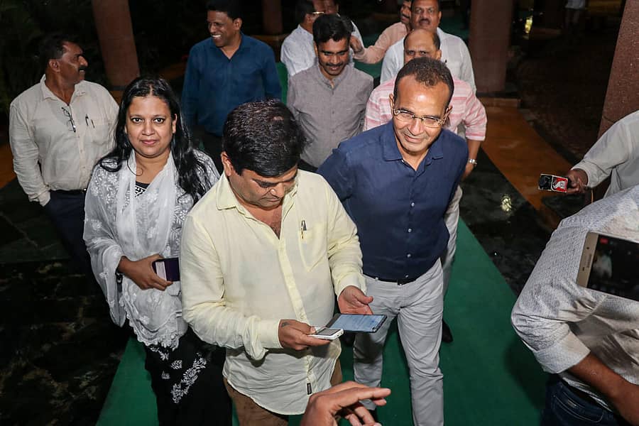 ಪಣಜಿಯಲ್ಲಿ ಸ್ಪೀಕರ್‌ ಅವರನ್ನು ಭೇಟಿಯಾದ 10 ಶಾಸಕರು  ಪಿಟಿಐ ಚಿತ್ರ