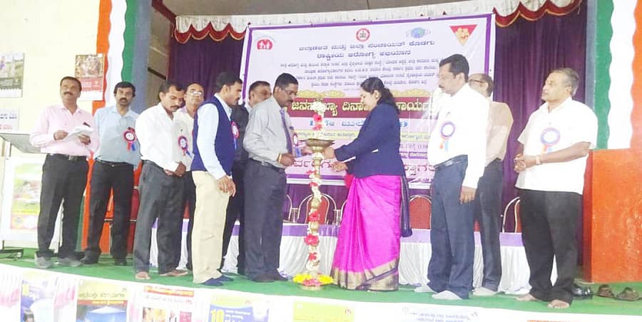 ಮಡಿಕೇರಿಯಲ್ಲಿ ಗುರುವಾರ ನಡೆದ ‘ವಿಶ್ವ ಜನಸಂಖ್ಯಾ ದಿನಚಾರಣೆ’ಯನ್ನು ಹಿರಿಯ ಸಿವಿಲ್ ನ್ಯಾಯಾಧೀಶೆ ನೂರುನ್ನೀಸಾ ಉದ್ಘಾಟಿಸಿದರು