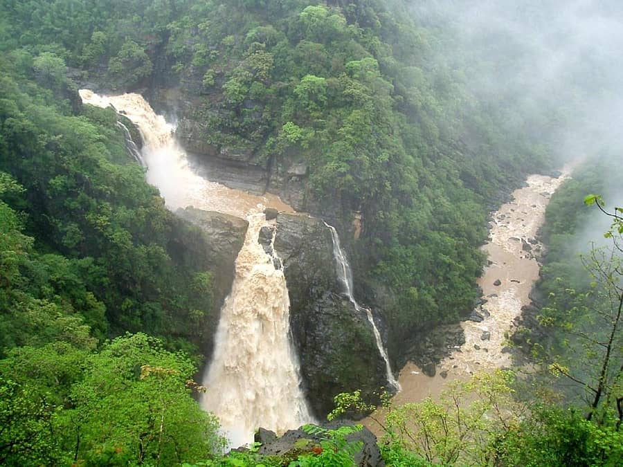 ಉತ್ತರ ಕನ್ನಡದ ಯಲ್ಲಾಪುರದ ಬಳಿ ಇರುವ ಮಾಗೋಡ ಫಾಲ್ಸ್
