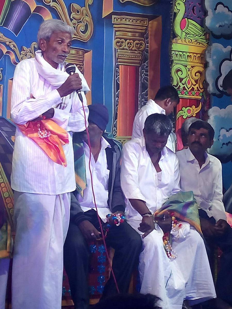 ನಾಟಕ ಕಲಿಸುವುದರಲ್ಲಿ ಮಗ್ನರಾಗಿರುವ ಕಾಳನಾಯಕ