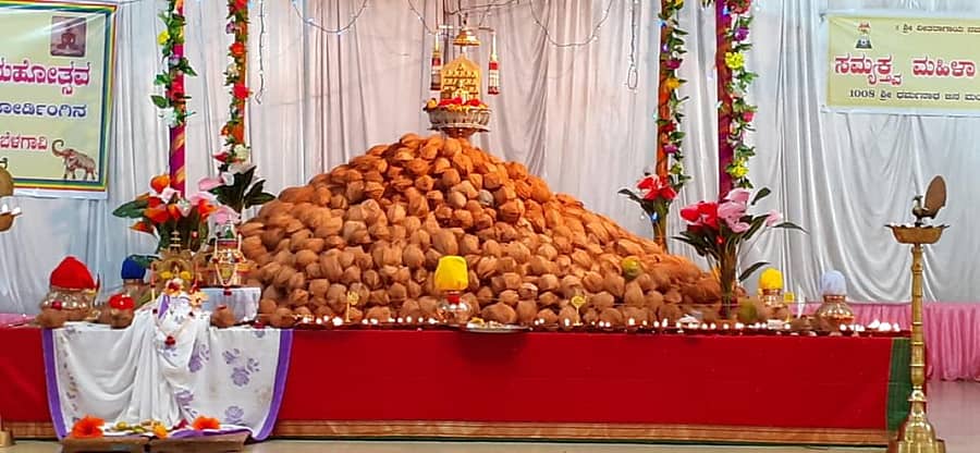 ಬೆಳಗಾವಿಯ ಧರ್ಮನಾಥ ಭವನದಲ್ಲಿ ಸರ್ವರ ಆತ್ಮಕಲ್ಯಾಣಾರ್ಥವಾಗಿ ಆಯೋಜಿಸಿದ್ದ ಬೃಹತ್ ಸಿದ್ಧ ಚಕ್ರ ಆರಾಧನಾ ಮಹೋತ್ಸವ ಗುರುವಾರ ಸಂಪನ್ನಗೊಂಡಿತು