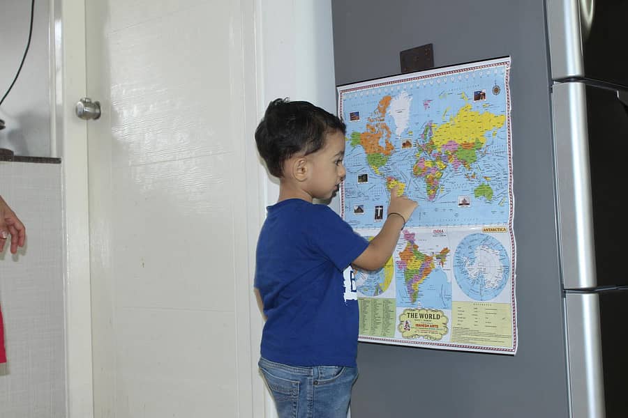 ಭೂಪಟದಲ್ಲಿ ದೇಶಗಳನ್ನು ಗುರುತಿಸುತ್ತಿರುವ ಆದೀಶ್