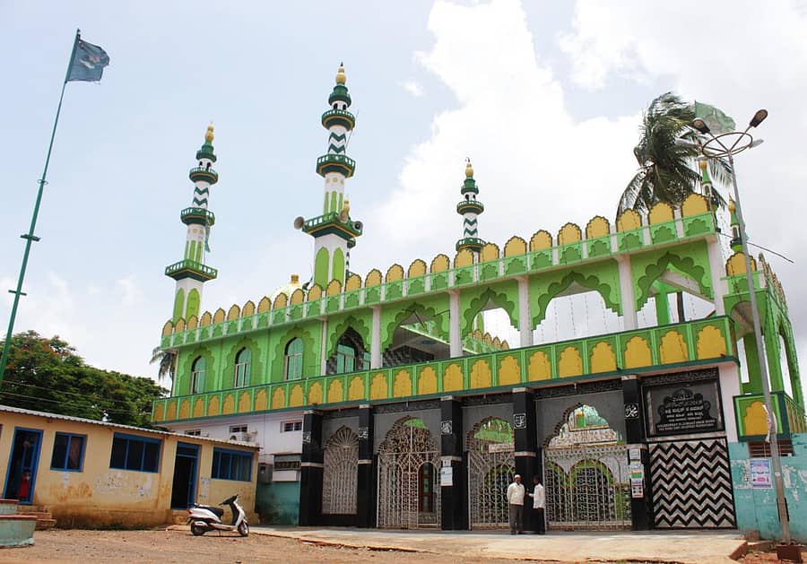 ಹುಬ್ಬಳ್ಳಿಯ ಆಸಾರ್ ಷರೀಫ್ ದರ್ಗಾ ಆವರಣದಲ್ಲಿರುವ ಮಸೀದಿಯ ನೋಟ