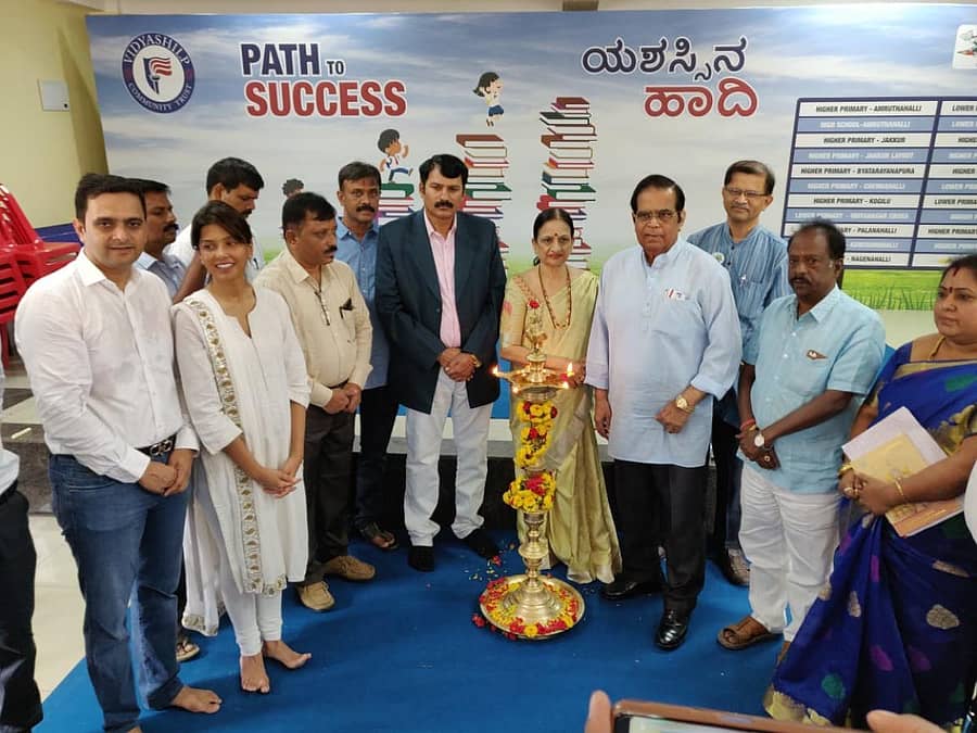 ಕಾರ್ಯಕ್ರಮದಲ್ಲಿ ಉದ್ಯಮಿ ಡಾ.ಪಿ.ದಯಾನಂದ ಪೈ, ಶಿಕ್ಷಣ ಇಲಾಖೆಯ ಬೆಂಗಳೂರು ನಗರ ಜಿಲ್ಲಾ ಉಪನಿರ್ದೇಶಕ ಸಿ.ಬಿ.ಜಯರಂಗ, ಕ್ಷೇತ್ರ ಶಿಕ್ಷಣಾಧಿಕಾರಿ ಕಮಲಾಕರ್, ಶಿಶು ಅಭಿವೃದ್ಧಿ ಯೋಜನಾಧಿಕಾರಿ ಡಾ.ಸಿದ್ಧರಾಮಣ್ಣ, ಮಕ್ಕಳ ಹಕ್ಕುಗಳ ಸಂಸ್ಥೆಯ ಟ್ರಸ್ಟಿ ವಾಸುದೇವ ಶರ್ಮ, ಶಿಕ್ಷಕರ ಸಂಘದ ಬೆಂಗಳೂರು ನಗರ ಜಿಲ್ಲಾ ಘಟಕದ ಅಧ್ಯಕ್ಷ ಕೆ.ಎಸ್.ಗಿರೀಶ್ ಇದ್ದರು