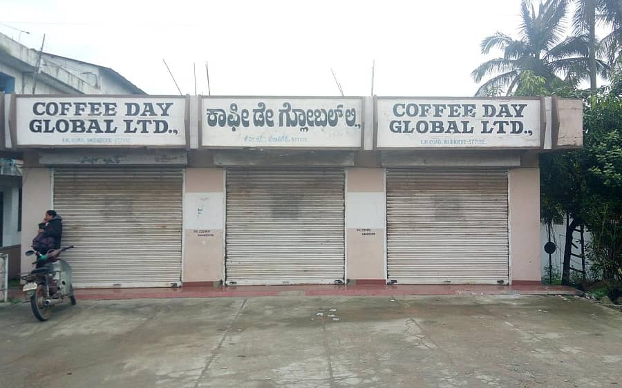 ಮೂಡಿಗೆರೆ ಪಟ್ಟಣದಲ್ಲಿರುವ ಕಾಫಿ ಡೇ ಗ್ಲೋಬಲ್ ಲಿಮಿಟೆಡ್ ವ್ಯಾಪಾರ ಕೇಂದ್ರಗಳು ಬಂದ್ ಆಗಿದ್ದವು.