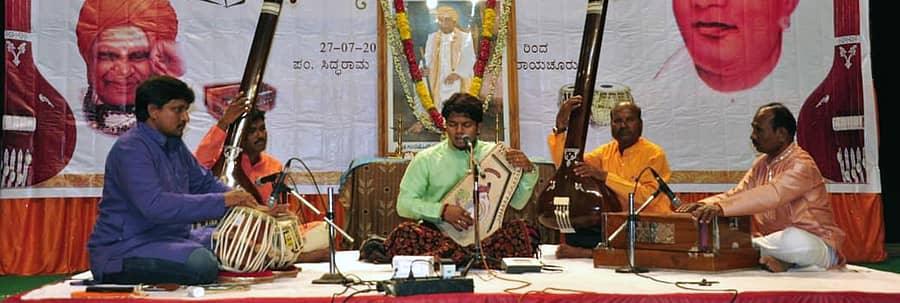 ರಾಯಚೂರಿನ ಪಂಡಿತ್ ಸಿದ್ದರಾಮ ಜಂಬಲದಿನ್ನಿ ರಂಗಮಂದಿರದಲ್ಲಿ ಪಂಚಾಕ್ಷರಿ ಗವಾಯಿಗಳ ಪುಣ್ಯಸ್ಮರಣೆ ನಿಮಿತ್ತ ಈಚೆಗೆ ಅಹೋರಾತ್ರಿ ಸಂಗೀತ ಕಾರ್ಯಕ್ರಮಗಳನ್ನು ನಡೆಸಲಾಯಿತು