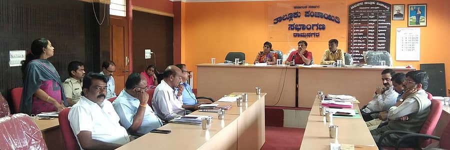 ಬುಧವಾರ ನಡೆದ ಪ್ರಗತಿ ಪರಿಶೀಲನಾ ಸಭೆಯಲ್ಲಿ ತಾಲ್ಲೂಕು ಪಂಚಾಯಿತಿ ಅಧ್ಯಕ್ಷ ಗಾಣಕಲ್ ನಟರಾಜ್ ಮಾತನಾಡಿದರು