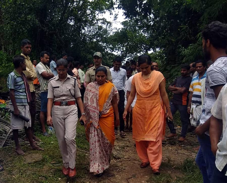 ಮಳೆ ಹಾನಿ ಪ್ರದೇಶಗಳಿಗೆ ಗುರುವಾರ ಜಿಲ್ಲಾಧಿಕಾರಿ ಹೆಪ್ಸಿಬಾರಾಣಿ ಕೊರ್ಲಪಾಟಿ, ಎಸ್‌ಪಿ ನಿಶಾಜೇಮ್ಸ್‌, ಜಿಲ್ಲಾಪಂಚಾಯ್ತಿ ಸಿಇಒ ಸಿಂಧೂ ಬಿ.ರೂಪೇಶ್‌ ಭೇಟಿ ನೀಡಿದರು.