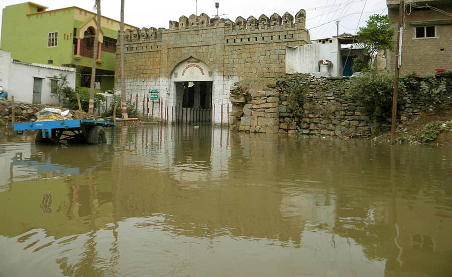 ಕಂಪ್ಲಿ ತುಂಗಭದ್ರಾ ನದಿ ತೀರದ ಕೋಟೆ ಜನವಸತಿ ಪ್ರದೇಶದ ಕುಮಾರರಾಮ ಕೋಟೆ ಹೆಬ್ಬಾಗಿಲು
