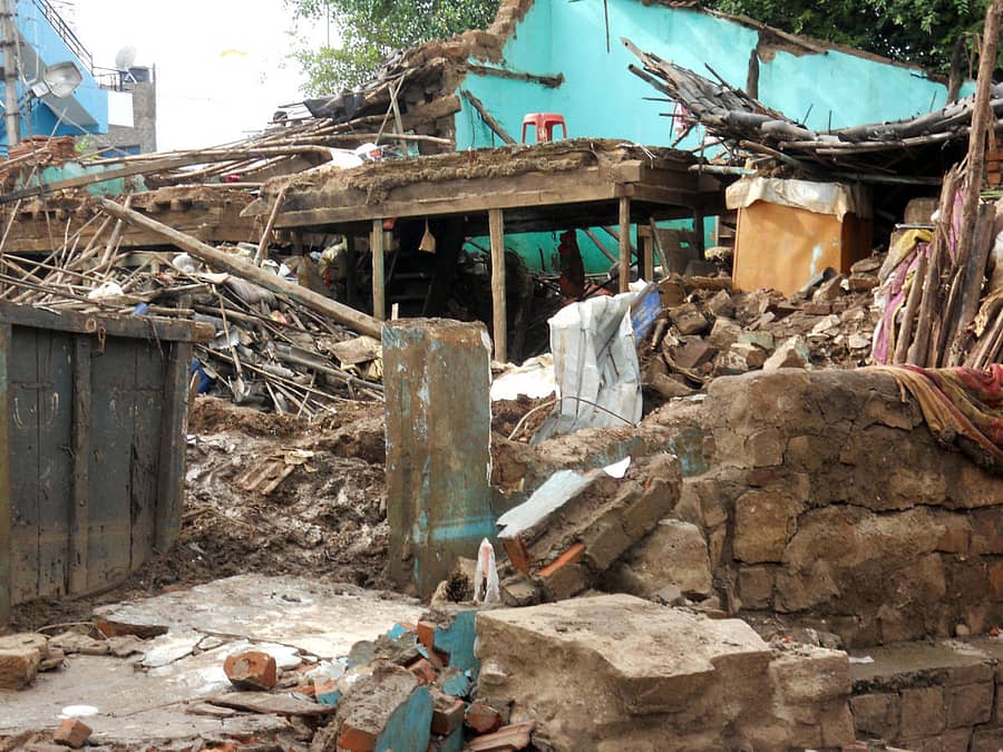 ಗೋಕಾಕ ಡೋರಗಲ್ಲಿಯಲ್ಲಿ ಘಟಪ್ರಭಾ ಪ್ರವಾಹದಿಂದಾಗಿ ಮನೆ ಕುಸಿದುಬಿದ್ದಿದೆ