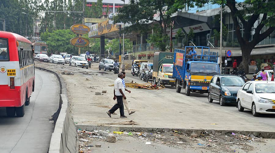 ಮೈಸೂರು ರಸ್ತೆಯಲ್ಲಿ ವೈಟ್ ಟಾಪಿಂಗ್ ಕಾಮಗಾರಿ
