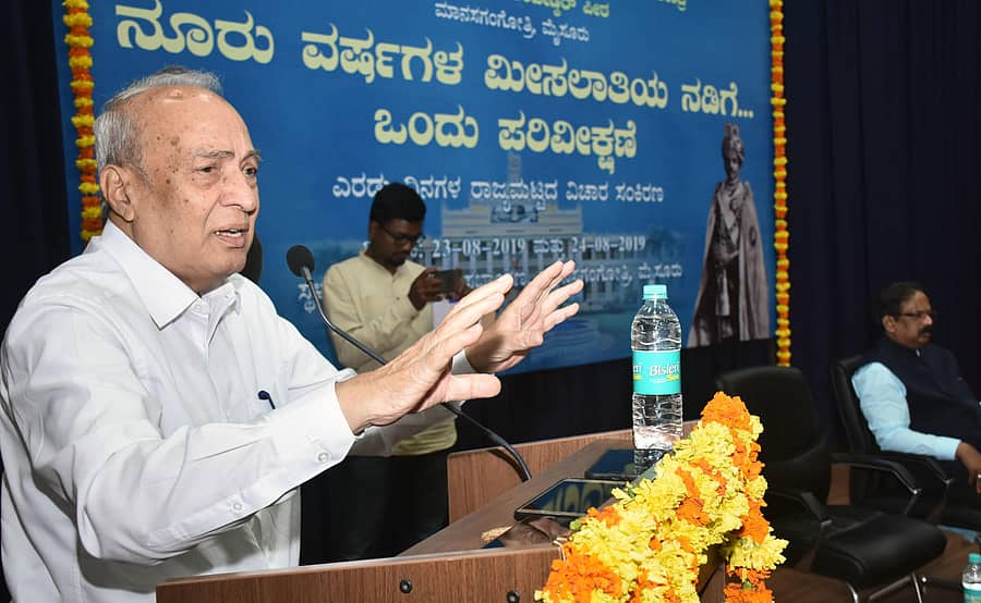 ವಿಚಾರಗೋಷ್ಠಿಯಲ್ಲಿ ಹೈಕೋರ್ಟ್ನ ನಿವೃತ್ತ ನ್ಯಾಯಮೂರ್ತಿಎ.ಜೆ.ಸದಾಶಿವ ಮಾತನಾಡಿದರು