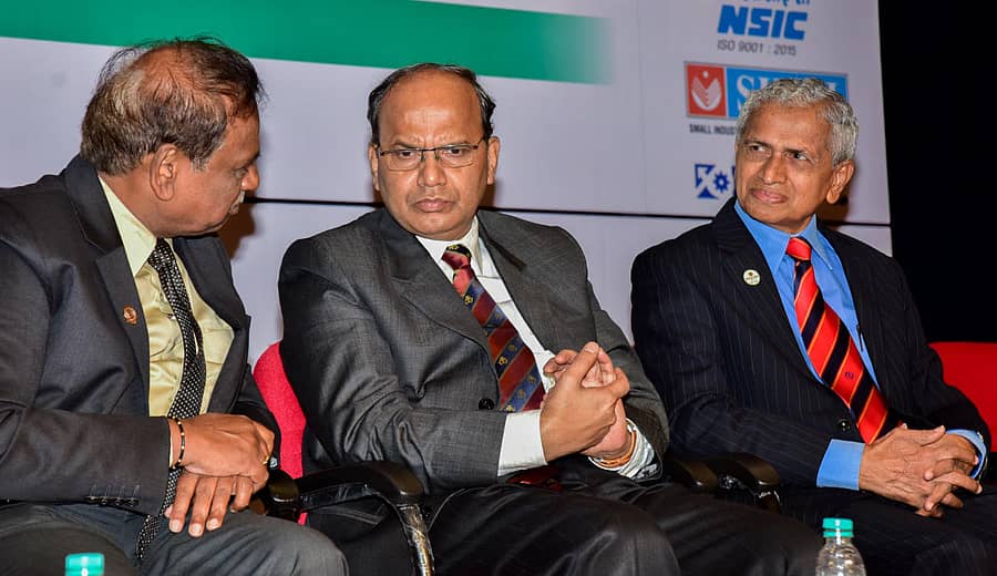 ಸಿ.ಆರ್. ಜನಾರ್ದನ್ ಹಾಗೂ ಟಿ.ಎಂ. ವಿಜಯಭಾಸ್ಕರ್ ಚರ್ಚಿಸಿದರು. ಅಸೋಚಾಮ್ ಕರ್ನಾಟಕ ಶಾಖೆಯ ಅಧ್ಯಕ್ಷ ಎಸ್. ಸಂಪತ್ ರಾಮ್ ಇದ್ದರು –ಪ್ರಜಾವಾಣಿ ಚಿತ್ರ