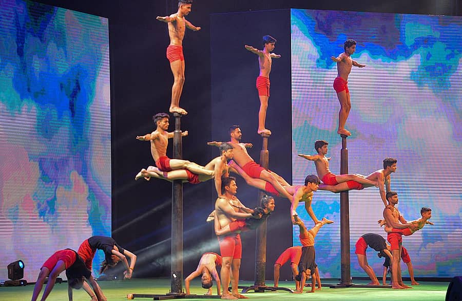 ನವದೆಹಲಿಯ ಇಂದಿರಾಗಾಂಧಿ ಮೈದಾನದಲ್ಲಿ ಗುರುವಾರ ನಡೆದ ‘ಫಿಟ್ ಇಂಡಿಯಾ’ ಉದ್ಘಾಟನಾ ಕಾರ್ಯಕ್ರಮದಲ್ಲಿ ವಿದ್ಯಾರ್ಥಿಗಳು ‘ಮಲ್ಲಕಂಬ’ ಪ್ರದರ್ಶಿಸಿದರು– ಪಿಟಿಐ ಚಿತ್ರ