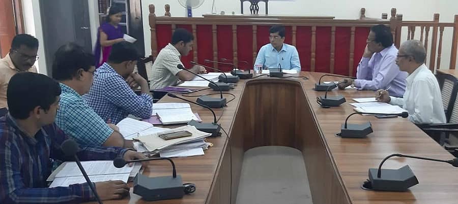 ಕಾರವಾರದಲ್ಲಿ ಜಿಲ್ಲಾಧಿಕಾರಿ ಡಾ.ಕೆ.ಹರೀಶಕುಮಾರ್ ಅಧ್ಯಕ್ಷತೆಯಲ್ಲಿ ಶನಿವಾರ ಸಿಆರ್ಝೆಡ್ ಸಮಿತಿ ಸಭೆ ನಡೆಯಿತು