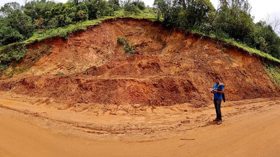 ತಲಕಾವೇರಿಯ ರಸ್ತೆಯಲ್ಲಿ ಭೂಕುಸಿತವಾಗಿದ್ದ ದೃಶ್ಯ