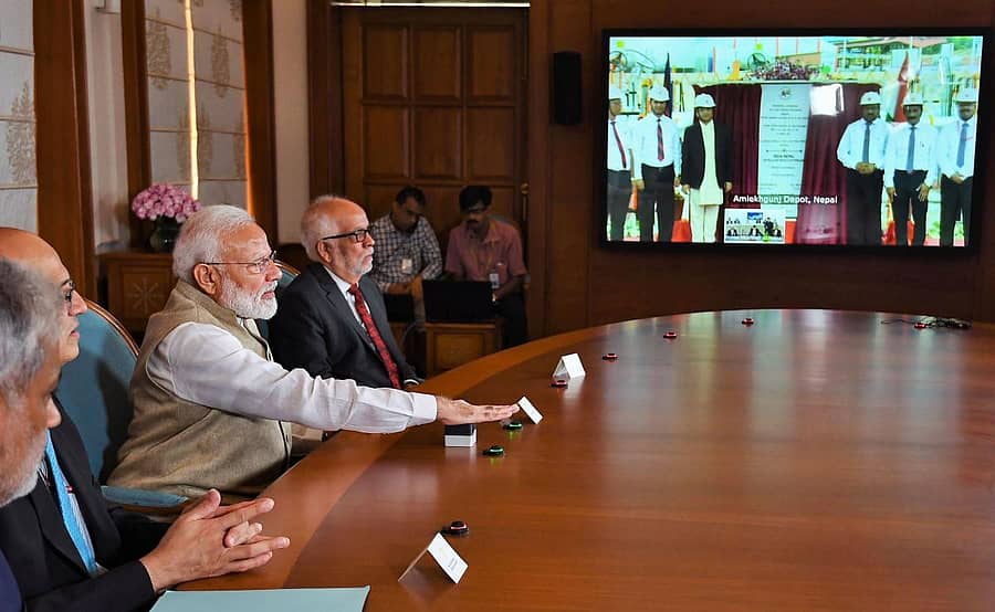 ಪ್ರಧಾನಿ ನರೇಂದ್ರ ಮೋದಿ ಅವರು ಮಂಗಳವಾರ ದೆಹಲಿಯಲ್ಲಿ ವಿಡಿಯೊ ಕಾನ್ಫರೆನ್ಸ್ ಮೂಲಕ ನೇಪಾಳ ತೈಲ ಕೊಳವೆಮಾರ್ಗವನ್ನು ಉದ್ಘಾಟಿಸಿದರು –ಪಿಟಿಐ ಚಿತ್ರ