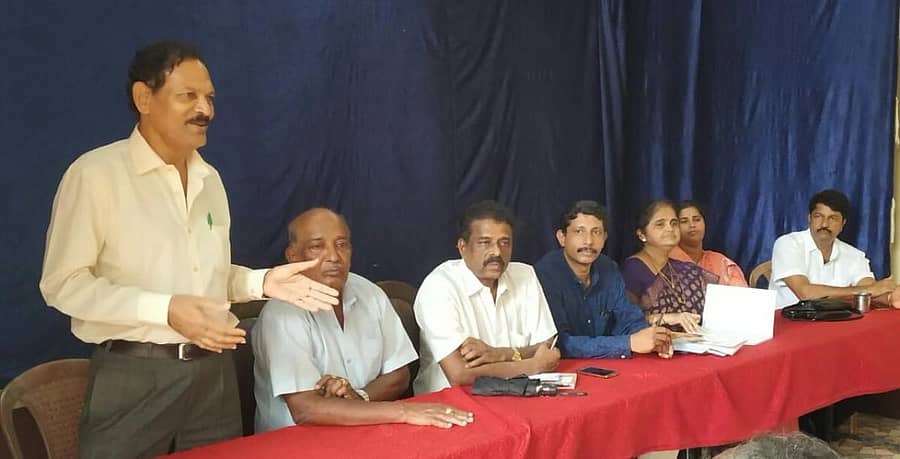 ಪ್ರಥಮ ತುಳು ವಿದ್ಯಾರ್ಥಿ ಸಮ್ಮೇಳನದ ಆಯೋಜನಾ ಸಮಿತಿಯ ಗೌರವಾಧ್ಯಕ್ಷರಾಗಿ ಆಯ್ಕೆಯಾದ ಸ್ವರ್ಣ ಸುಂದರ್