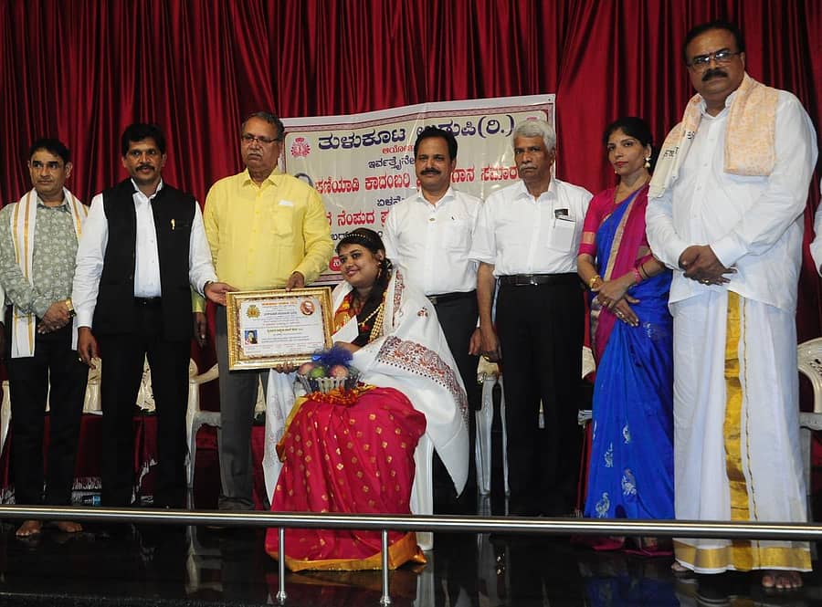 ಅಕ್ಷತರಾಜ್ ಪೆರ್ಲ ಅವರ ‘ಬೊಳ್ಳಿ’ ಕೃತಿಗೆ ಹಾಗೂ ರಾಜಶ್ರೀ ಟಿ. ರೈ ಅವರ ‘ಚೌಕಿ’ ಕೃತಿಗೆ ಪಣಿಯಾಡಿ ಕಾದಂಬರಿ ಪ್ರಶಸ್ತಿ ಪ್ರದಾನ ಮಾಡಲಾಯಿತು.  ಪ್ರಜಾವಾಣಿ ಚಿತ್ರ