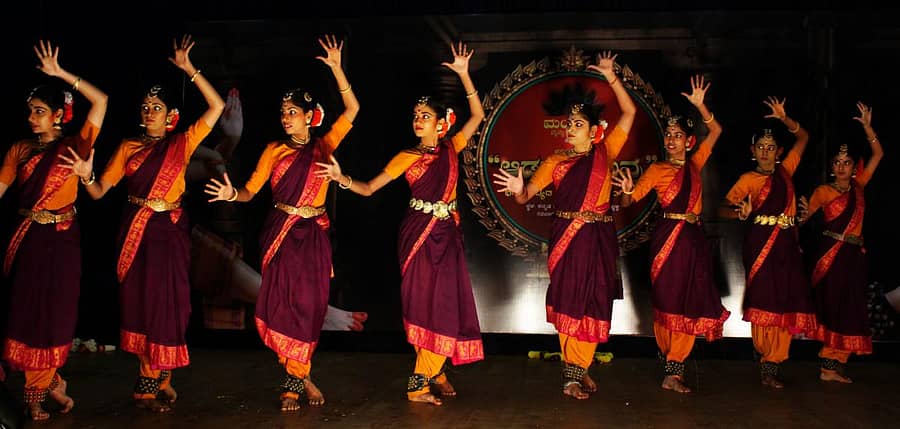 ಹುಬ್ಬಳ್ಳಿಯ ಮಯೂರ ನೃತ್ಯ ಅಕಾಡೆಮಿ ವಿದ್ಯಾರ್ಥಿಗಳ ಮನಮೋಹಕ ನೃತ್ಯ ಚಿತ್ರ: ಈರಪ್ಪ ನಾಯ್ಕರ್‌