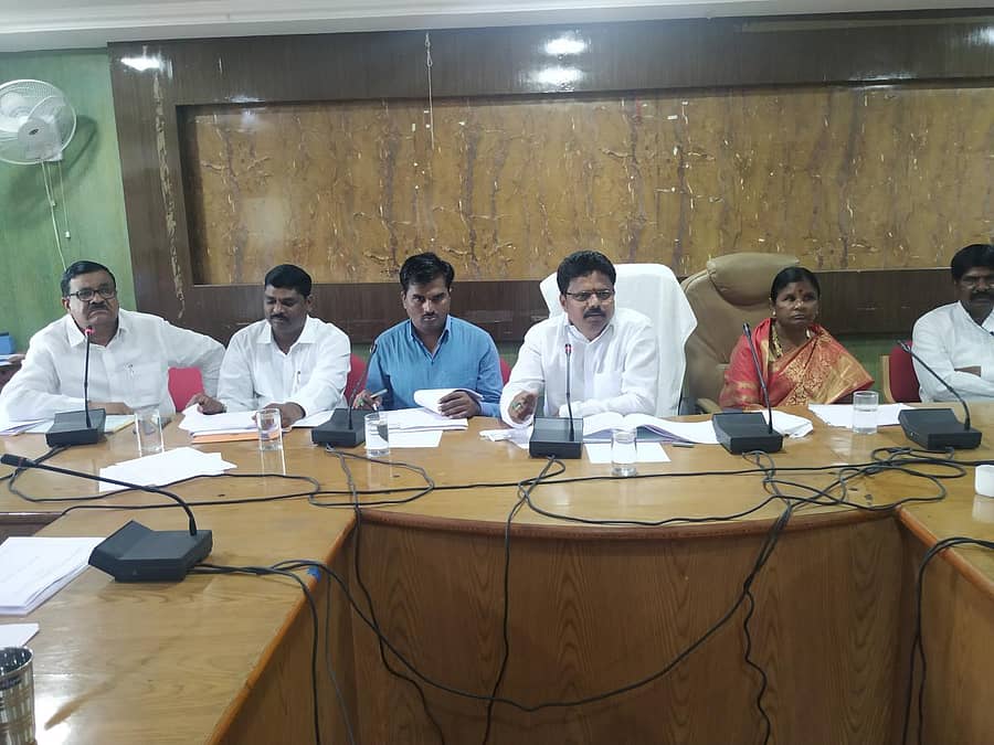 ರಾಯಚೂರಿನಲ್ಲಿ ಶುಕ್ರವಾರ ಆಯೋಜಿಸಿದ್ದ ತಾಲ್ಲೂಕು ಪಂಚಾಯಿತಿ ತ್ರೈ ಮಾಸಿಕ ಕೆಡಿಪಿ ಸಭೆಯಲ್ಲಿ ಶಾಸಕ ಬಸನಗೌಡ ದದ್ದಲ ಮಾತನಾಡಿದರು