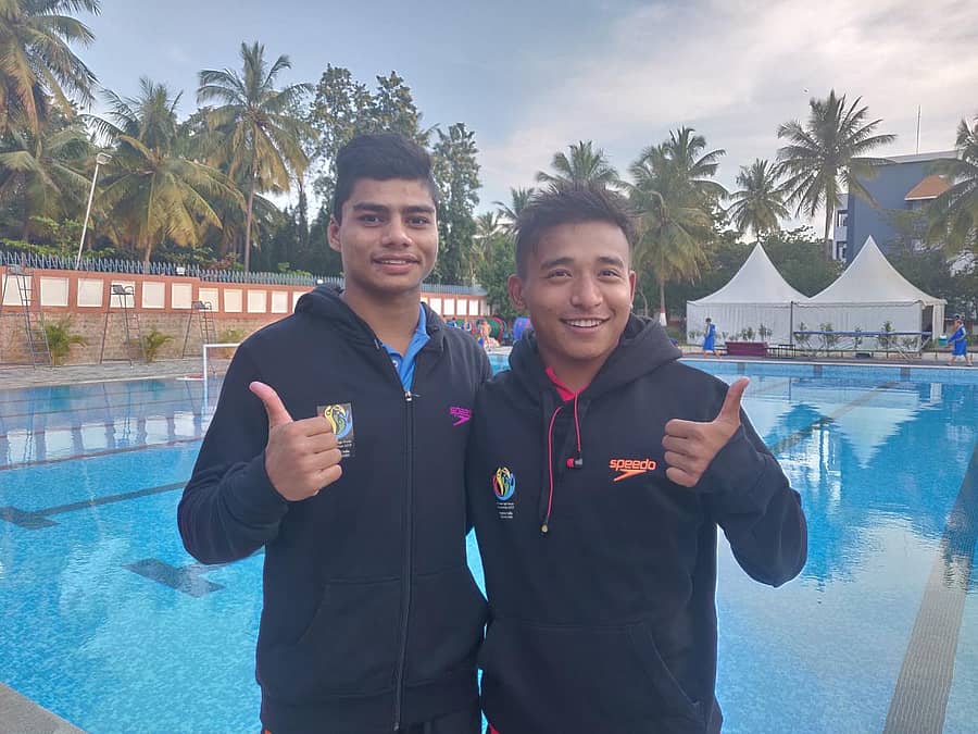 1 ಮೀಟರ್ ಸ್ಪ್ರಿಂಗ್ ಬೋರ್ಡ್ ಸ್ಪರ್ಧೆಯಲ್ಲಿ ಚಿನ್ನದ ಪದಕ ಗೆದ್ದ ರಮಾನಂದ ಶರ್ಮಾ (ಬಲ) ಮತ್ತು ಕಂಚಿನ ಪದಕ ಗಳಿಸಿದ ಸಿದ್ದಾರ್ಥ್ ಅವರ ಸಂಭ್ರಮ