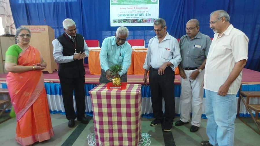 ಬೆಳಗಾವಿಯ ಭಾವುರಾವ ಕಾಕತಕರ ಕಾಲೇಜಿನಲ್ಲಿ ನಡೆದ ವಿಚಾರಸಂಕಿರಣವನ್ನು ಡಾ.ಎಸ್‌.ಆರ್. ಯಾದವ ಉದ್ಘಾಟಿಸಿದರು. ಪ್ರಾಚಾರ್ಯ ಡಾ.ಎಸ್.ಎನ್. ಪಾಟೀಲ, ರಾಜಾಭಾವು ಪಾಟೀಲ, ಪ್ರೊ.ಪ್ರಭು, ದೀಪಕ ದೇಸಾಯಿ ಇದ್ದಾರೆ