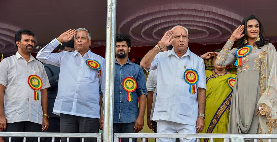 ಪಿ.ವಿ.ಸಿಂಧು ಮತ್ತು ಬಿ.ಎಸ್.ಯಡಿಯೂರಪ್ಪ ಅವರು ಕ್ರೀಡಾಪಟುಗಳ ಗೌರವವಂದನೆ ಸ್ವೀಕರಿಸಿದರು. ಎಲ್.ನಾಗೇಂದ್ರ, ವಿ.ಸೋಮಣ್ಣ, ಪ್ರತಾಪ ಸಿಂಹ ಇದ್ದಾರೆ