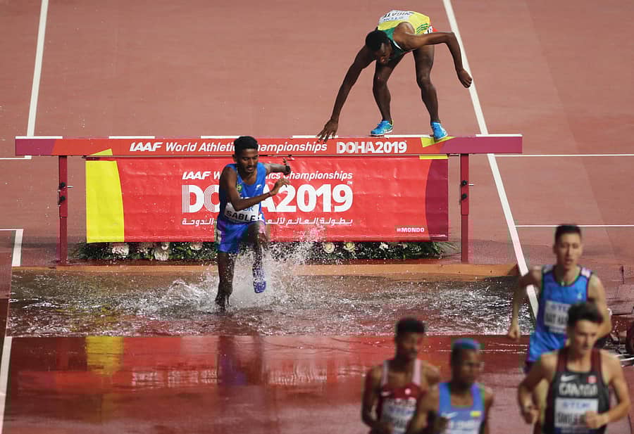 ಪುರುಷರ 3000 ಮೀಟರ್ಸ್ ಸ್ಟೀಪನ್ ಚೇಸ್‌ನಲ್ಲಿ ಭಾರತದ ಅವಿನಾಶ್ ಸಬ್ಲೆ ನೀರಿಗೆ ಜಿಗಿದು ಮುನ್ನುಗ್ಗಿದರು –ರಾಯಿಟರ್ಸ್ ಚಿತ್ರ