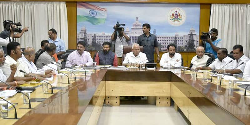 ಮುಖ್ಯಮಂತ್ರಿ ಬಿ.ಎಸ್.ಯಡಿಯೂರಪ್ಪ ಅವರು ಬಳ್ಳಾರಿ ಜಿಲ್ಲೆಯ ಶಾಸಕರು ಮತ್ತು ಸಂಸದರನ್ನು ಭೇಟಿಯಾಗಿ ನೂತನವಾಗಿ ವಿಜಯನಗರ ಜಿಲ್ಲೆಯ ಘೋಷಣೆ ಕುರಿತು ಚರ್ಚಿಸಿದರು.