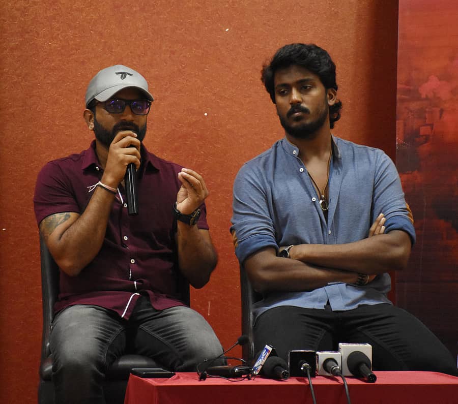 ನಿರ್ದೇಶಕ ಸಹನಾಮೂರ್ತಿ ಮಾತನಾಡಿದರು. ನಟ ವಿಕ್ರಂ ರವಿಚಂದ್ರನ್ ಇದ್ದಾರೆ