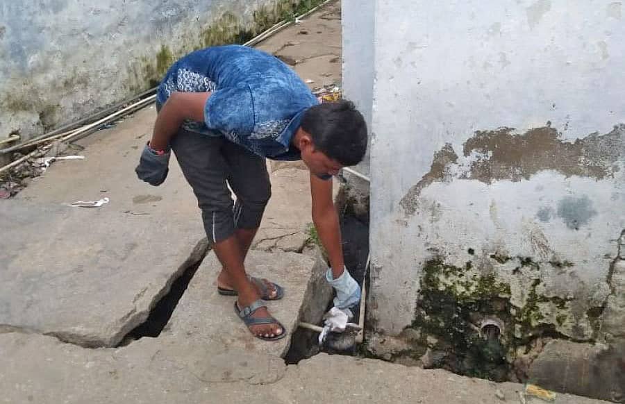 ಯಾದಗಿರಿಯಲ್ಲಿ ಸೊಳ್ಳೆ ನಾಶಪಡಿಸುವ ಪ್ರಯೋಗ.