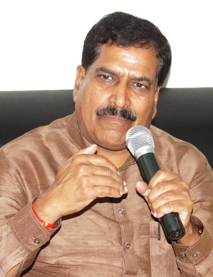 ಸುರೇಶ ಅಂಗಡಿ 