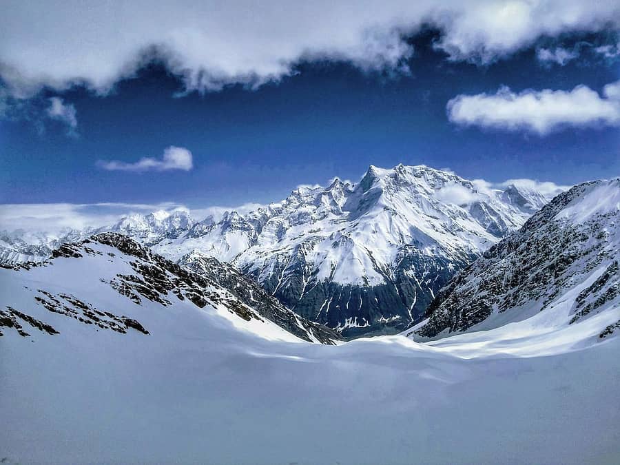 ಹಿಮರಾಶಿಯ ಒಡಲಿನಲ್ಲಿ...