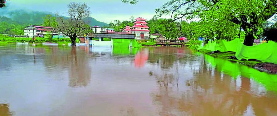 ನಿರಂತರ ಮಳೆಯಿಂದ ಮಡಿಕೇರಿ ತಾಲ್ಲೂಕಿನ ಭಾಗಮಂಡಲದ ತ್ರಿವೇಣಿ ಸಂಗಮ ಜಲಾವೃತವಾಗಿದೆ