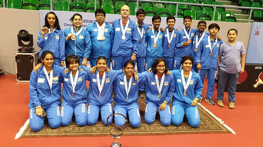 ಮಸ್ಕತ್ನಲ್ಲಿ ನಡೆದ ಒಮನ್ ಜೂನಿಯರ್ ಮತ್ತು ಕೆಡೆಟ್ ಓಪನ್ ಟೂರ್ನಿಯಲ್ಲಿ ಪದಕಗಳನ್ನು ಗೆದ್ದ ಭಾರತ ತಂಡದವರ ಸಂಭ್ರಮ