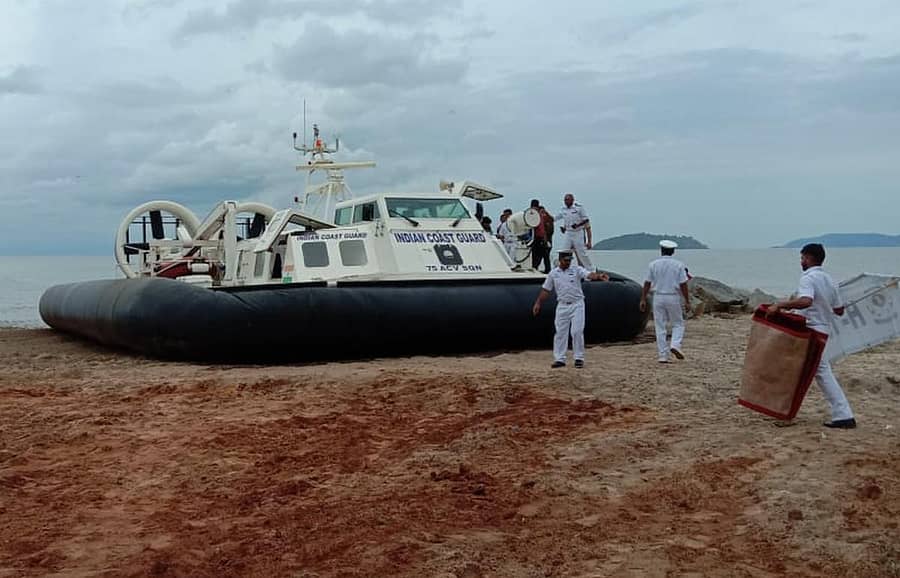 ಕಾರವಾರದ ರವೀಂದ್ರನಾಥ ಟ್ಯಾಗೋರ್ ಕಡಲತೀರಕ್ಕೆ ಈಚೆಗೆ ಹೋವರ್ ಕ್ರಾಫ್ಟ್ ಅನ್ನು ತರಲಾಗಿತ್ತು