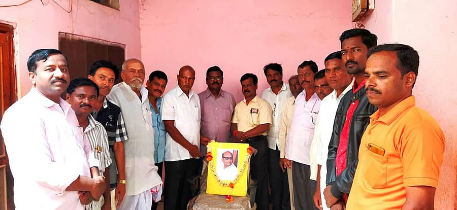 ಹುಮನಾಬಾದ್‌ನ ಅಗಡಿ ವಾಣಿಜ್ಯ ಸಂಕೀರ್ಣದಲ್ಲಿ ಶ್ರದ್ಧಾಂಜಲಿ ಸಭೆ ನಡೆಯಿತು