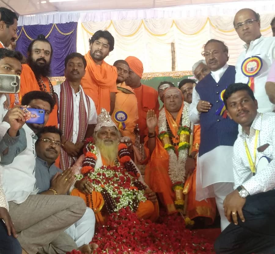 ತುರುವೇಕೆರೆ ವಿರಕ್ತ ಮಠದ ಕರಿವೃಷಭ ದೇಶಿಕೇಂದ್ರ ಶಿವಯೋಗೀಶ್ವರ ಸ್ವಾಮೀಜಿ ಪಟ್ಟಾಧಿಕಾರದ ರಜತ ಮಹೋತ್ಸವ ಮಂಗಳವಾರ ನಡೆಯಿತು.