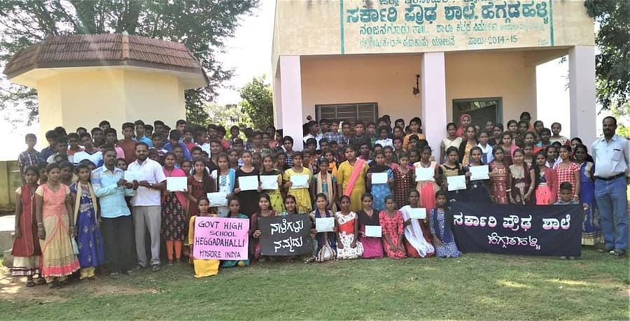 ನಂಜನಗೂಡು ತಾಲ್ಲೂಕಿನ ಹೆಗ್ಗಡಹಳ್ಳಿ ಸರ್ಕಾರಿ ಪ್ರೌಢಶಾಲೆಯ ವಿದ್ಯಾರ್ಥಿಗಳು ಗುರುವಾರ 13 ಕಂಪನಿಗಳಿಗೆ ಆಯಾ ಕಂಪನಿಯ ಪ್ಲಾಸ್ಟಿಕ್ ಕಸ ರವಾನಿಸಿದರು